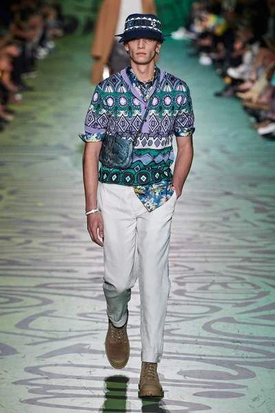 Look 27